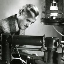 Compton with his research apparatus