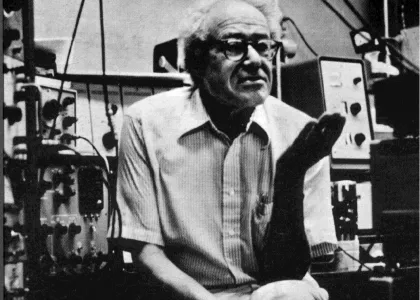 Profesosr Sam Weissman in his lab